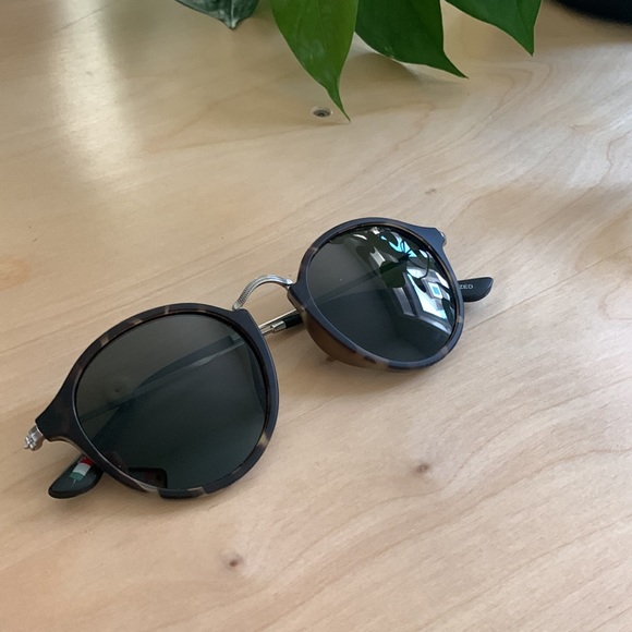 Accessories - FLOATs sunglasses!